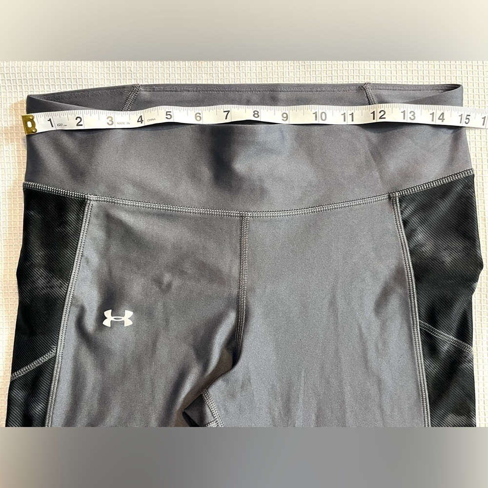 Under Armour Gray and Black Cropped Leggings Women’s Size Large - Picture 3 of 11